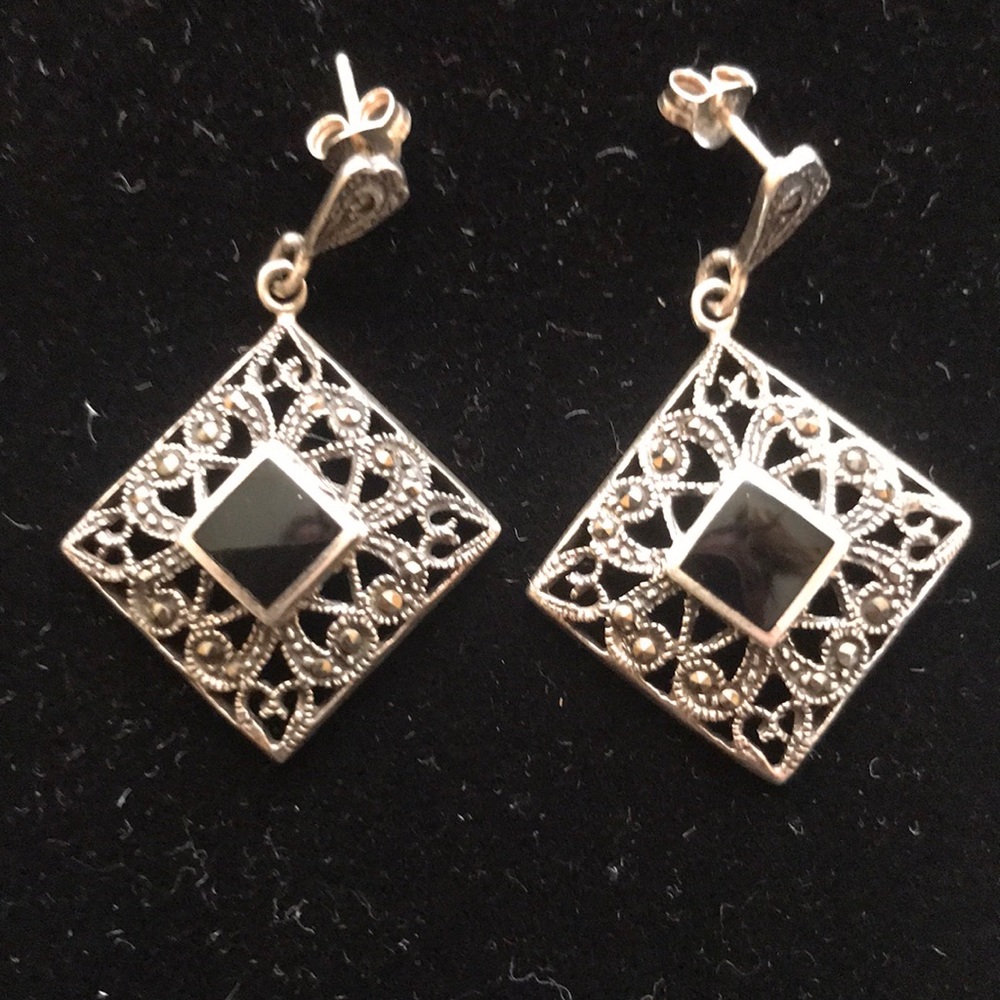 Pretty vintage earring set